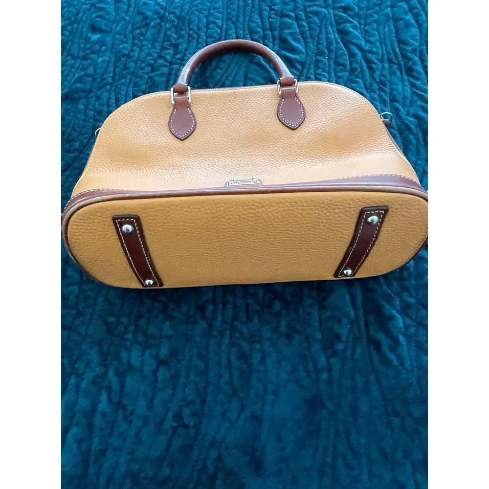 Classic Dooney & Bourke Pebble Grain Zip Satchel Leather Bag